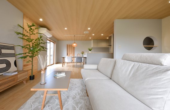 ガレージ付きジャパンディ-JAPANDI-の平屋