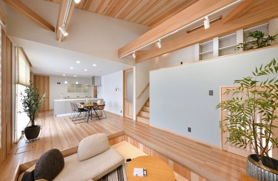 空間の高低差を活かした「ペットと暮らす平屋」