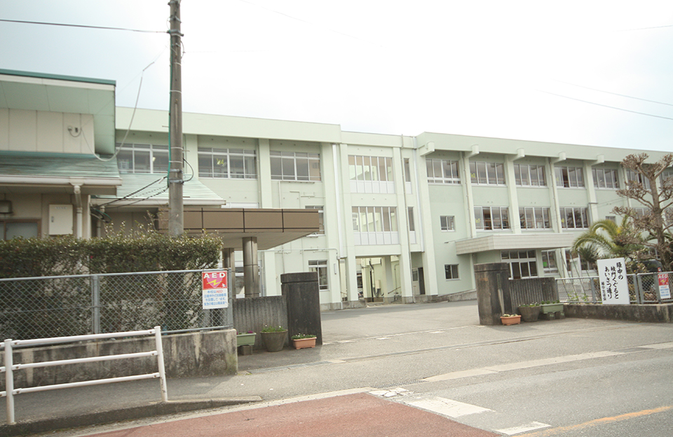 緑ヶ丘中学校／1,100-1,150ｍ（徒歩15分）